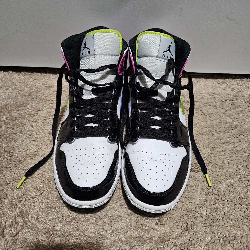 Jordan 1 Mid SE Cyber Active Fuchsia 2020